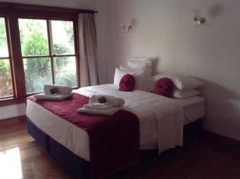 Yering Farm Wines - Hotel WA 3