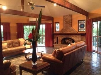 Yering Farm Wines - Hotel WA 6