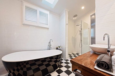 102 On Strath - Hotel WA 4