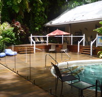 Palm Cove Tropic Apartments
