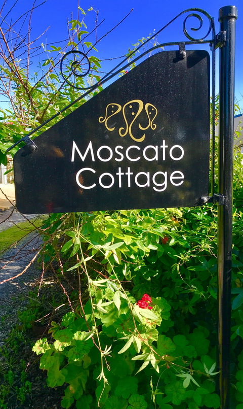 3 Divas Accommodation - The Moscato Cottage - Hotel WA 1