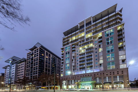 Oaks Adelaide Embassy Suites - Hotel WA 0