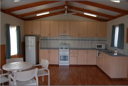 Apollo Gardens Caravan Park - Hotel WA 5