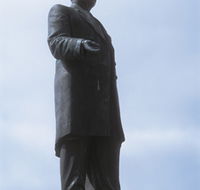 Piesse Memorial Statue - Hotel WA