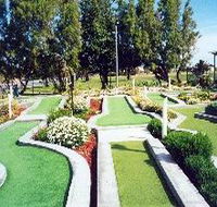West Beach Mini Golf - Hotel WA