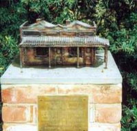 Sculpture Of Beetaloo Reservoir Hotel - Hotel WA