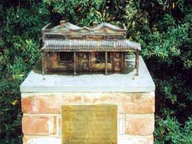 Sculpture Of Beetaloo Reservoir Hotel - Hotel WA 0