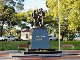 Vietnam War Memorial - Hotel WA 0