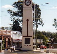 Goomeri War Memorial Clock - Hotel WA