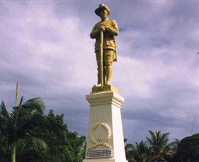 Port Douglas War Memorial - Hotel WA 0