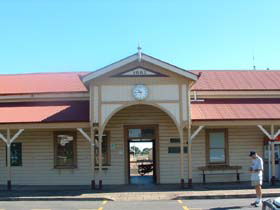 Maryborough Railway Station - Hotel WA 0