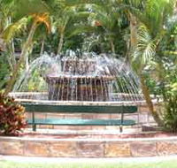 Bauer and Wiles Memorial Fountain - Hotel WA