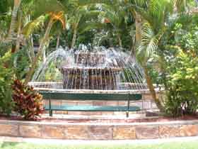 Bauer And Wiles Memorial Fountain - Hotel WA 0