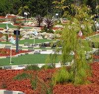 18 Hole Mini Golf - Club Husky - Hotel WA