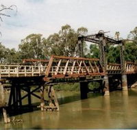 Swan Hill - Murray River Road Bridge - Hotel WA