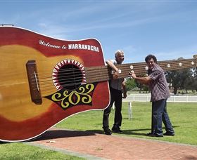 Big Guitar - Hotel WA 1