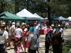 Broadbeach Art And Craft Markets - Hotel WA 3