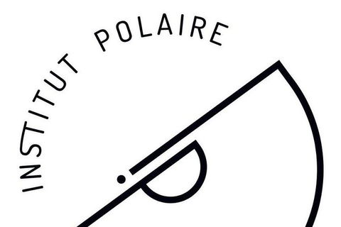 A Sommelier Guided Tour: Thursday Afternoon Wine Gin Cheese & Cocktails - Hotel WA 13