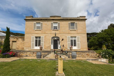 A Sommelier Guided Tour: Thursday Afternoon Wine Gin Cheese & Cocktails - Hotel WA 16