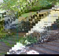 Barossa Valley Wineries Tour with Tastings and Lunch from Adelaide - Hotel WA