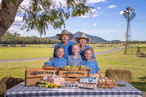 Mackay Aussie Farm & Drinks Tour - Hotel WA 0