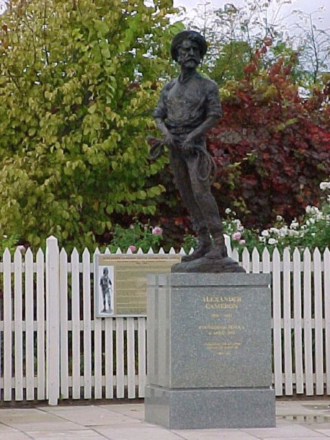 Alexander Cameron Statue - Hotel WA 0