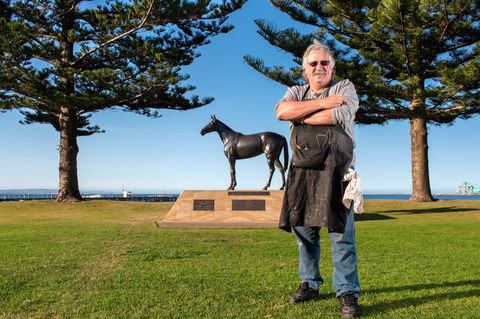Makybe Diva Statue - Hotel WA 2