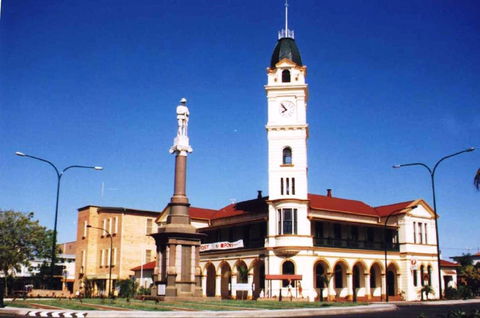 Bundaberg War Memorial - Hotel WA 0