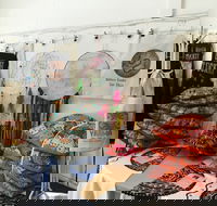 Sisters Under The Skin Local Art and Design Gallery Moree - Hotel WA