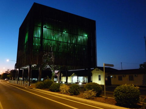 Tree Of Knowledge Memorial - Hotel WA 0