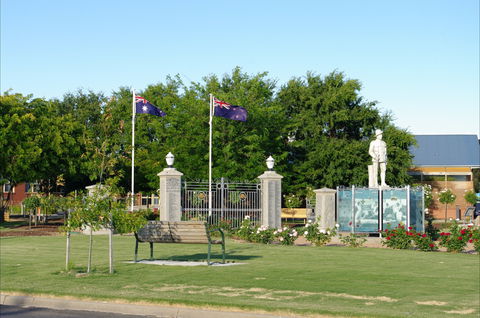 WW1 Memorial Park - Hotel WA 1