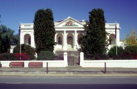 The Yass Courthouse - Hotel WA 2