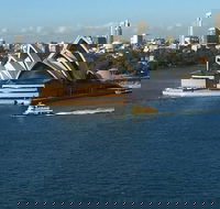 Private and tailored tiny group tour of Sydney with travel writer and historian - Hotel WA