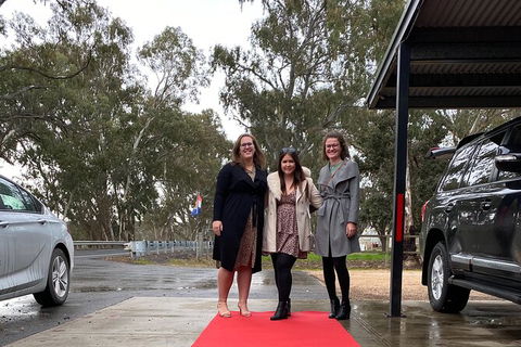 Adelaide Hills Wineries & Hahndorf - Hotel WA 5