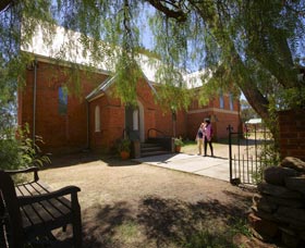Holy Trinity Church - Hotel WA 0