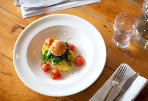 A Bite To Eat, A Drink As Well - Hotel WA 2