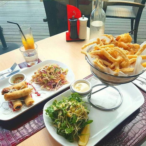 Dundee’s Restaurant On The Waterfront - Hotel WA 8