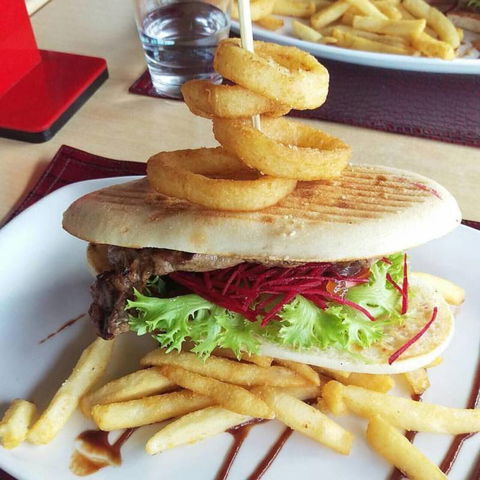 Dundee’s Restaurant On The Waterfront - Hotel WA 9