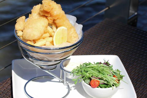 Dundee’s Restaurant On The Waterfront - Hotel WA 10