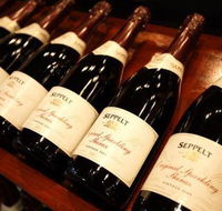 Empire Bay Cellars - Hotel WA