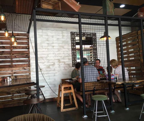 Page 27 Cafe - Hotel WA 0