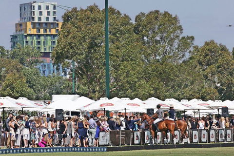 Land Rover Polo In The City - Hotel WA 0