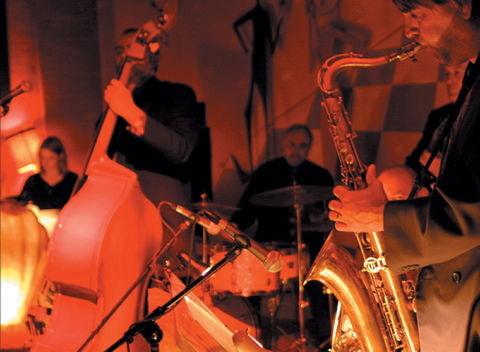 The Pearly Shells Feat. Julie O'Hara - Hotel WA 0