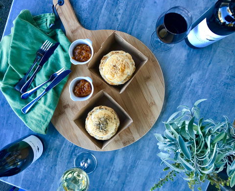 Aged Wine And Vintage Pies - Hotel WA 1
