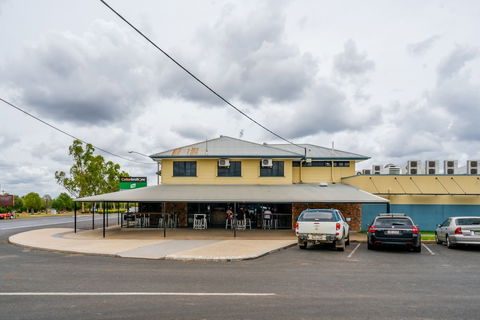 Capella Hotel Motel - Hotel WA 4