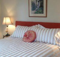 Every Man  His Dog Vineyard - Hotel WA