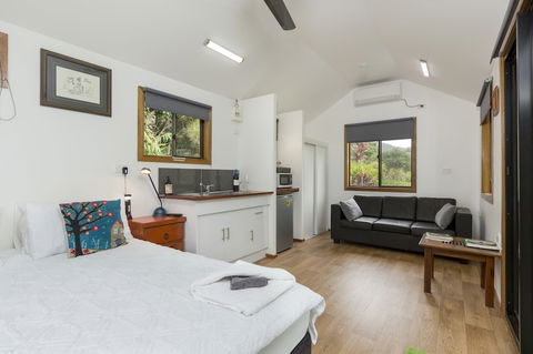 Mena Creek Flower House - Hotel WA 5