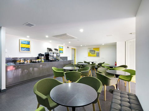 ValueSuites Green Square - Hotel WA 5