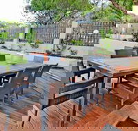 Stones Throw - Hotel WA