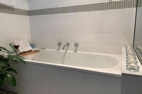 Short Stays Gippsland (Newborough) - Hotel WA 5